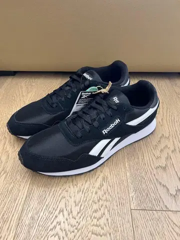 리복 블랙/화이트 스니커즈