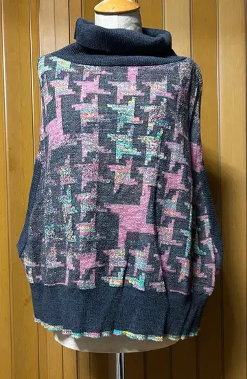 센소유니코 큐브큐브 베스트 루즈핏 터틀넥