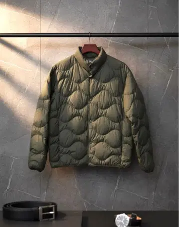 [ 새상품급 ] UNIQLO 울트라 라이트 다운 웨이브 퀼트 남성용 M