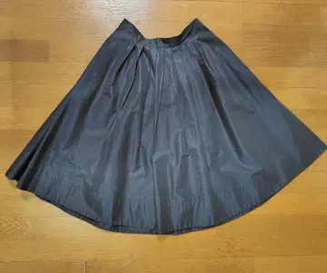 [ 새상품급 ] 마가렛호웰 코튼 타프타 플레어 스커트 네이비 사이즈 2