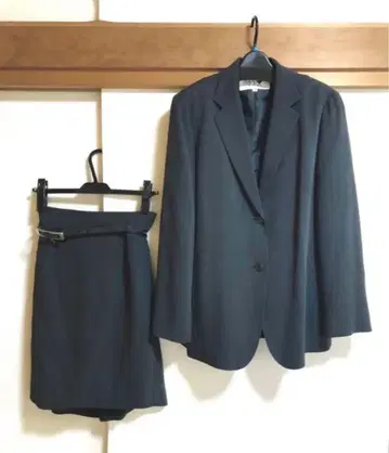 23구 여성 수트 취업 다크 그레이 취업활동 비즈니스