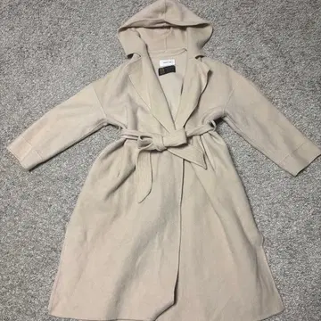 고급 소재 따뜻한 후드 부착 베이지 롱 코트