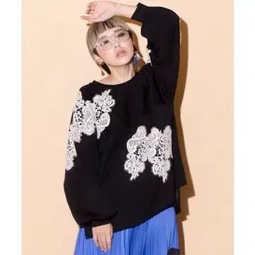 오즈모시스 레이스 모티브 풀오버