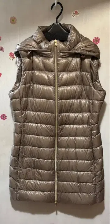 Herno 헬로 롱 다운 베스트 샤이니 컬러 골드 사이즈 44