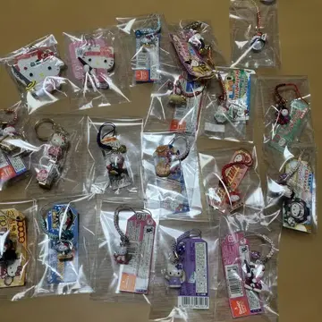 헬로키티 지역 한정 스트랩 마스코트 홀더 묶음 판매 19점