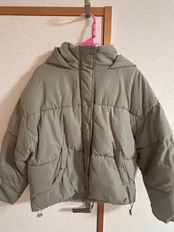 후드 부착 올리브 그린 다운 자켓