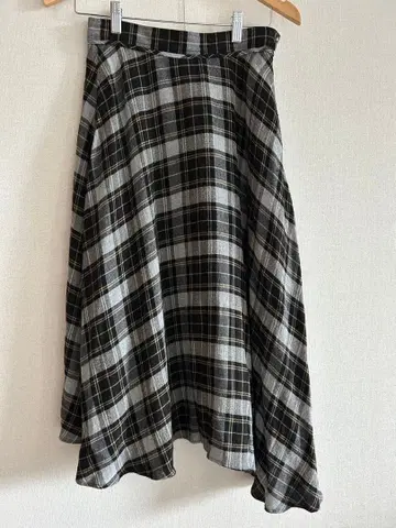 투모로우랜드 비대칭 롱 스커트