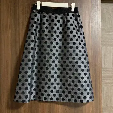 투 비 시크 벨로아 도트 종아리 기장 플레어 스커트 40 사이즈