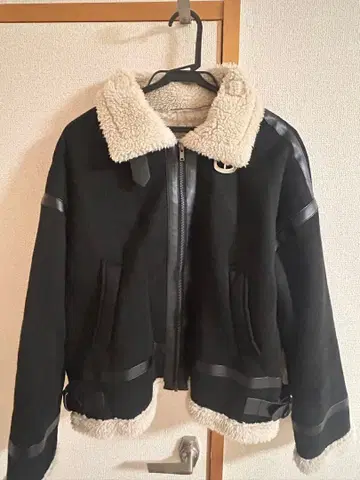 쉘파 퍼 블랙 무스탕 코트