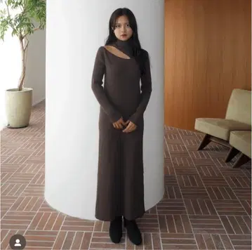 SeaRoomlynn 슬래시 컷 스트레이트 원피스 차콜