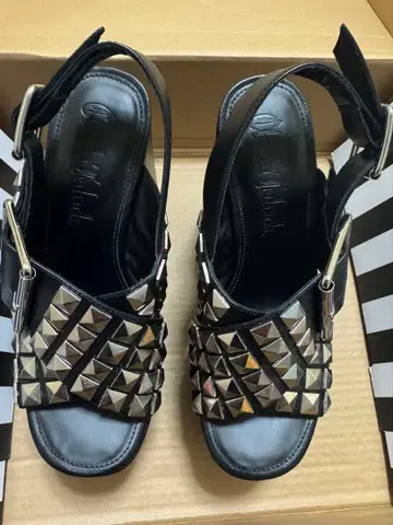 청키힐 크로스 샌들 힐 16.5cm 16.5cm 박스 있음