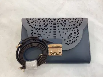 FURLA (훌라) 클러치 숄더백 컷 아웃 디자인