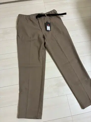 New Balance 브라운 슬랙스