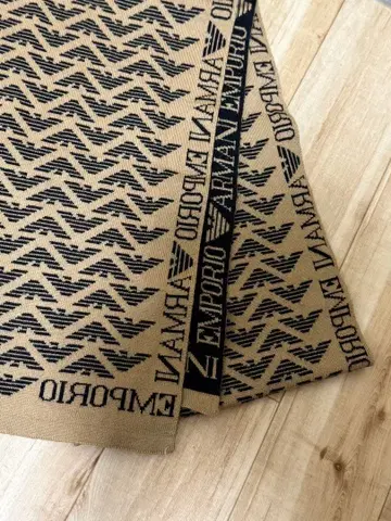 Emporio Armani 로고 니트 머플러