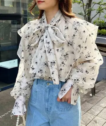 NICE CLAUP 칼라 탈부착 리본 블라우스