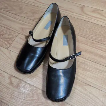 MARGARET HOWELL 가죽 블랙 발레 슈즈 23