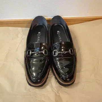 [ 새상품급 ] DIANA 블랙 로퍼 24.5