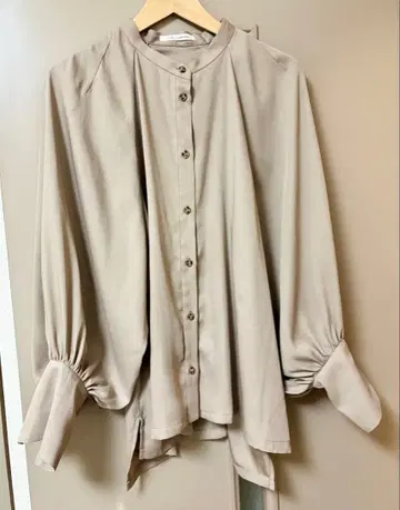 crie conforto 베이지 버튼업 셔츠