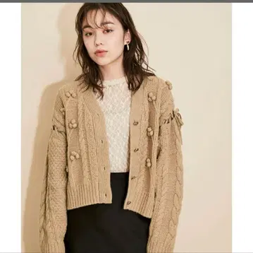 마드모아젤 로페 레이스업 팝콘 니트 가디건 카멜 베이지