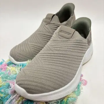 [ 스케쳐스 ] 새상품급 슬립인즈 스니커즈 베이지 핸즈프리 24