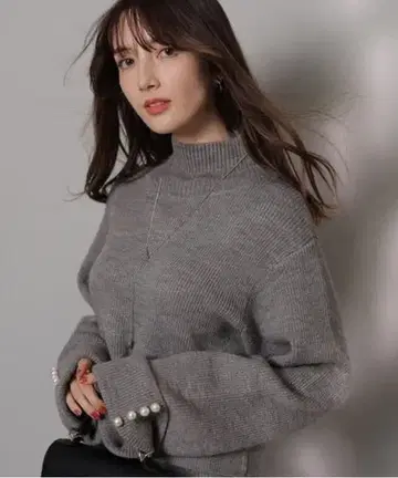 미사용 새상품 Apuweiser-riche 하이넥 니트