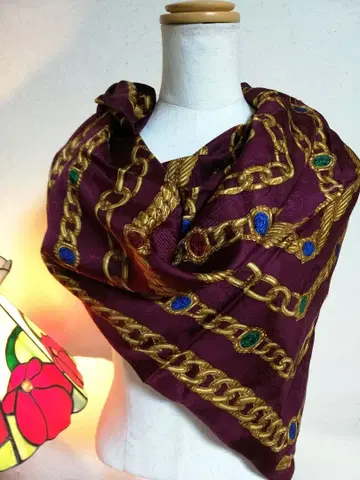 새상품급 La Chatelaine 문배트 실크 스카프 퍼플 x 골드