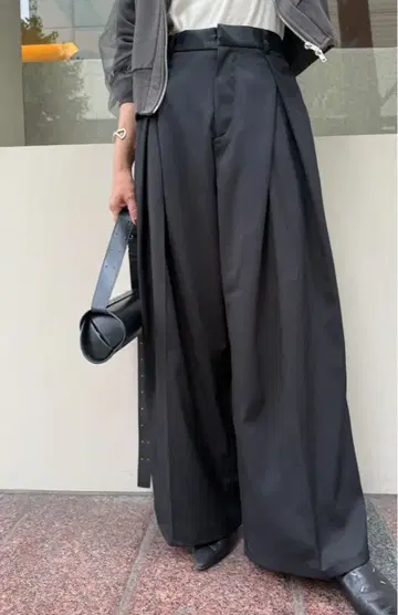 허리 인조 가죽 트윌 턱 팬츠/fosie 같은 형태