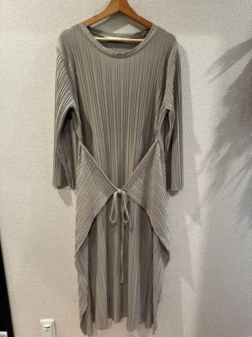 새상품급 RANDIBOO 플리츠 디자인 롱 원피스