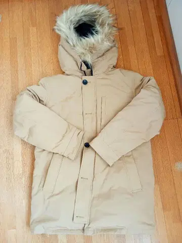 베이지 다운 자켓 퍼 후드