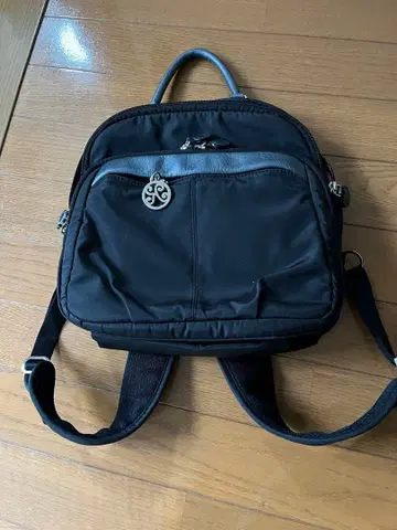 블랙 나일론 백팩