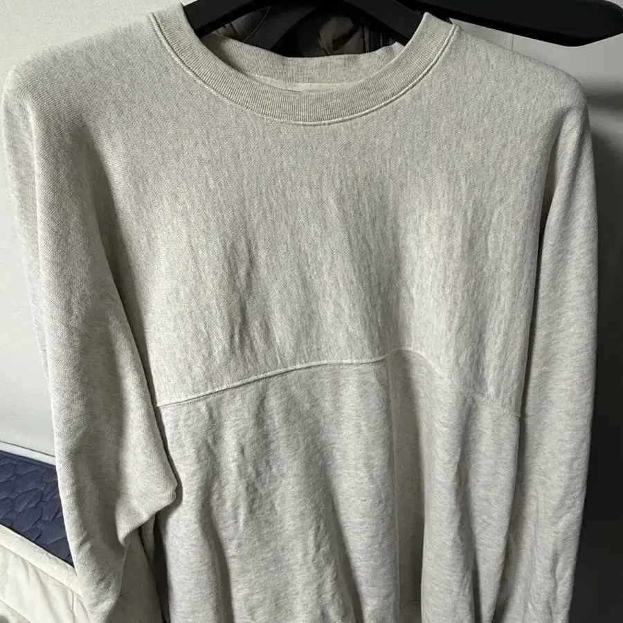 Moif Functional Uniform Sweatshirt Oatmeal Size 3