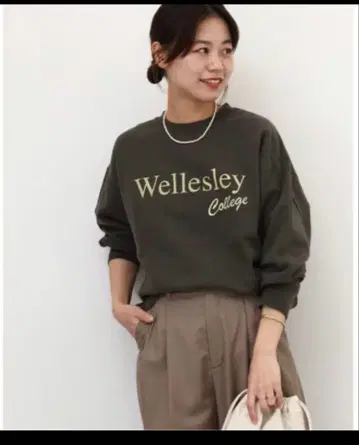 [새상품] Wellesley 로고 맨투맨 저널 스탠다드 리룸 흑먹색