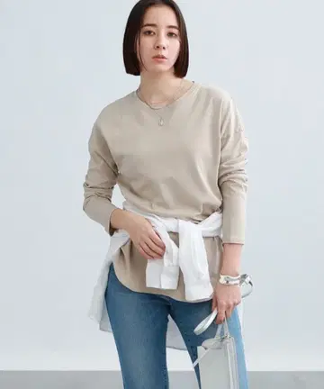 INDIVI [ 세탁 가능/베이직 ] 테일 디자인 무지 롱T 새상품