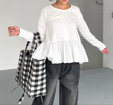 CHERI 프릴 포함 화이트 긴팔 상의 미사용 새상품 체리