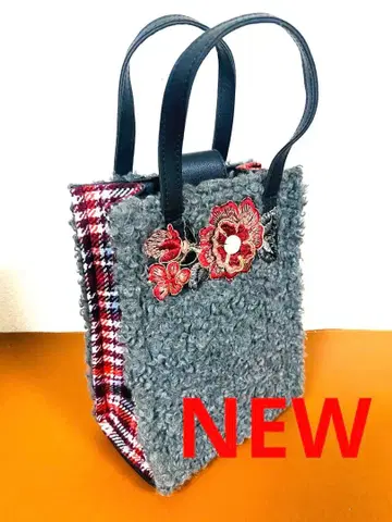 세련된 숄더백, 프티 숄더, 스마트폰 수납 가능.