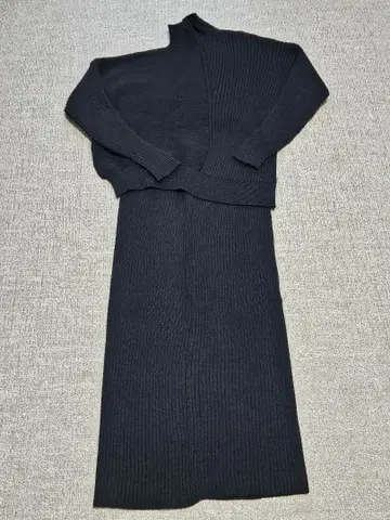 [ 새상품급 ] 스토리나인 하이넥 리브 편 셋업 블랙 M 사이즈