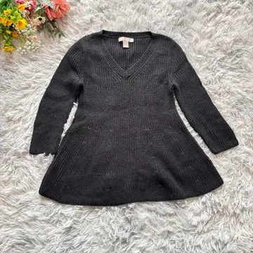 바나나리퍼블릭 밑단 플레어 리브 니트 [XS] 블랙 V넥 7부 소매