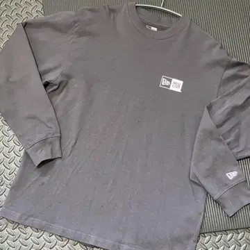 NEW ERA 차콜 오버 사이즈 T셔츠