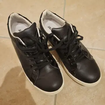 ATTACHMENT 스무스 가죽 로우컷 스니커즈 블랙