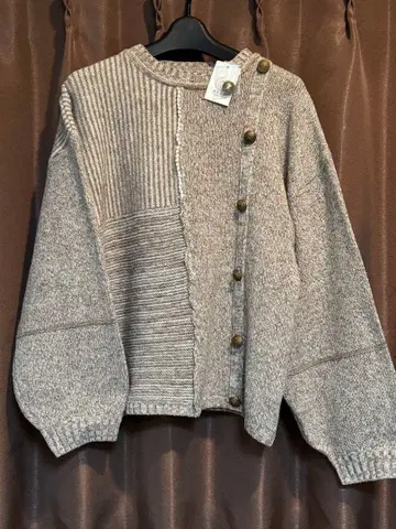 axes femme 그레이 니트 스웨터 버튼 포함