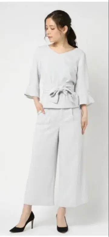 저스길리티 라이트 그레이 플레어 슬리브 셋업 사이즈 2