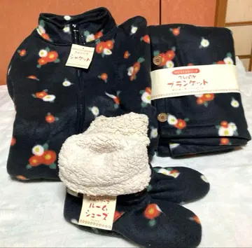 [ 미사용 새상품 ] 일본풍 패턴 플리스 자켓 & 담요 & 룸슈즈 3세트