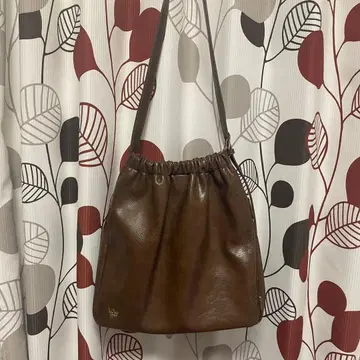 LOWRYSFARM 개더 숄더백 브라운