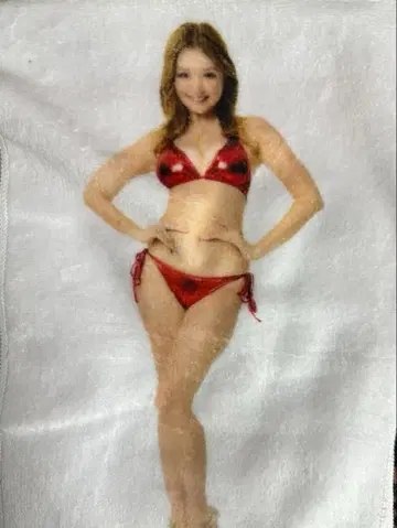 Cyberjapan 카즈에 빨간색 타월