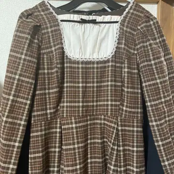 겹쳐 입은 듯한 요크 체크 원피스 F i.n.t 브라운