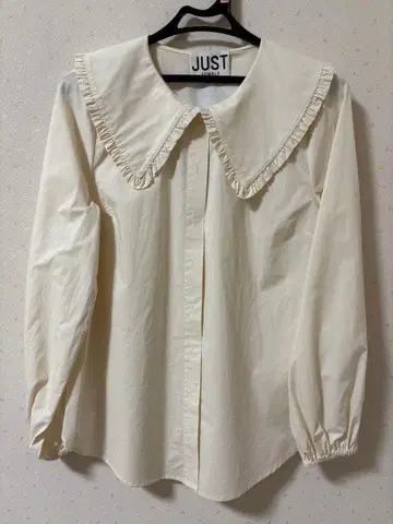 IENA 프릴 긴팔 셔츠 크림색