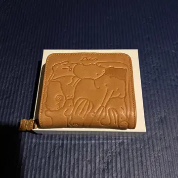 Dakota 동물 엠보싱 접이식 지갑 베이지