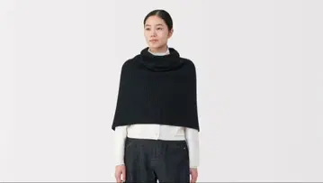 새상품 무인양품 목의 까슬거림을 억제한 메리노울 혼방 판초 블랙