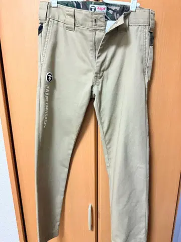 Aape 슬림핏 팬츠 베이지 카모 패턴