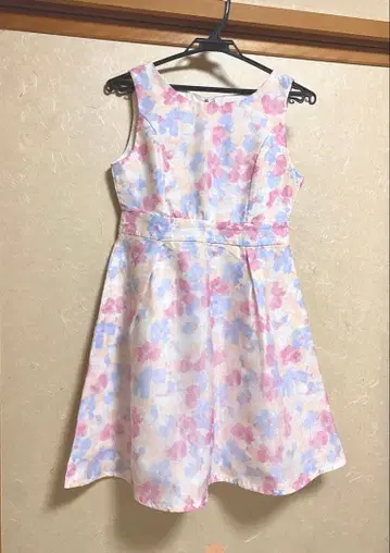 titty&Co. 꽃무늬 슬리브리스 원피스